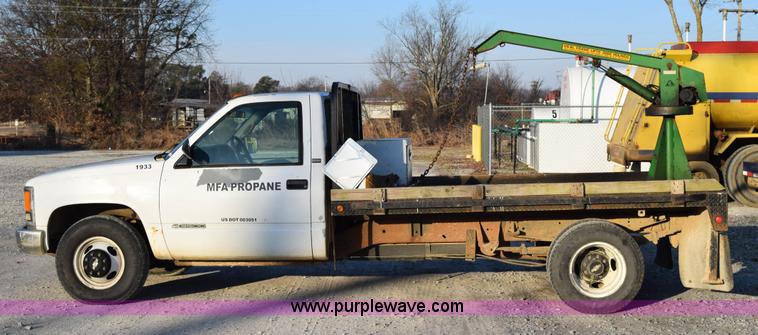 image for item BA9905 1995 Chevrolet 3500 flatbed truck