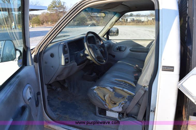 image for item BA9905 1995 Chevrolet 3500 flatbed truck