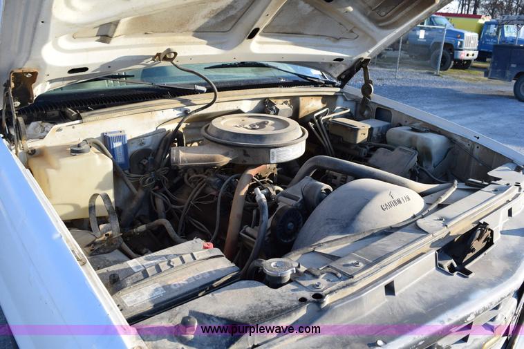 image for item BA9905 1995 Chevrolet 3500 flatbed truck