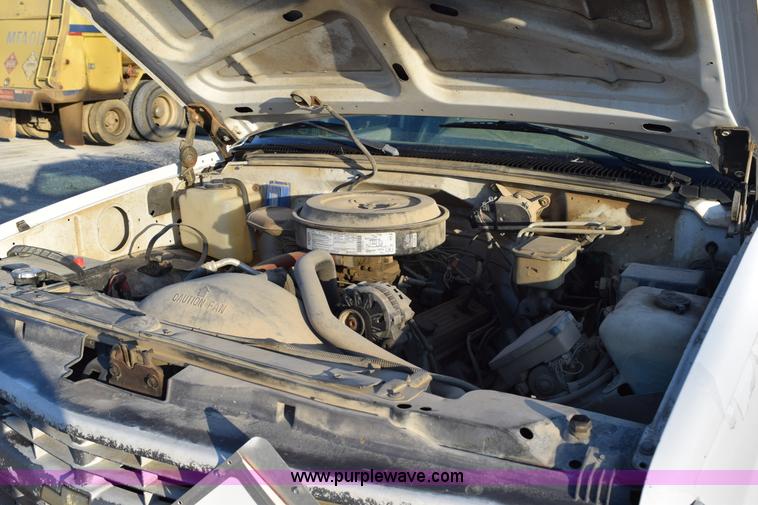 image for item BA9905 1995 Chevrolet 3500 flatbed truck