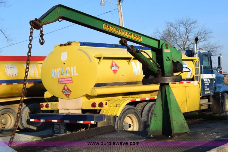 image for item BA9905 1995 Chevrolet 3500 flatbed truck