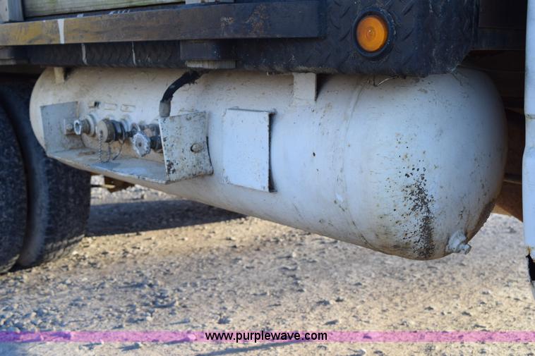 image for item BA9905 1995 Chevrolet 3500 flatbed truck