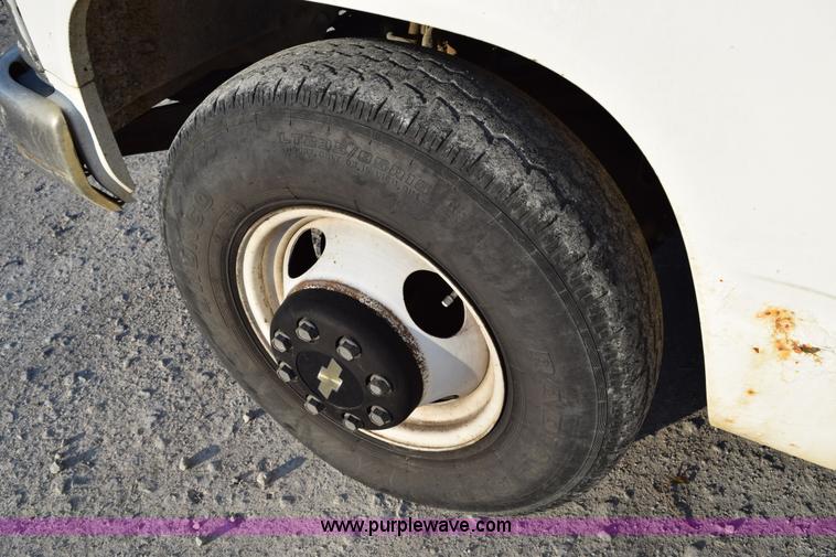 image for item BA9905 1995 Chevrolet 3500 flatbed truck