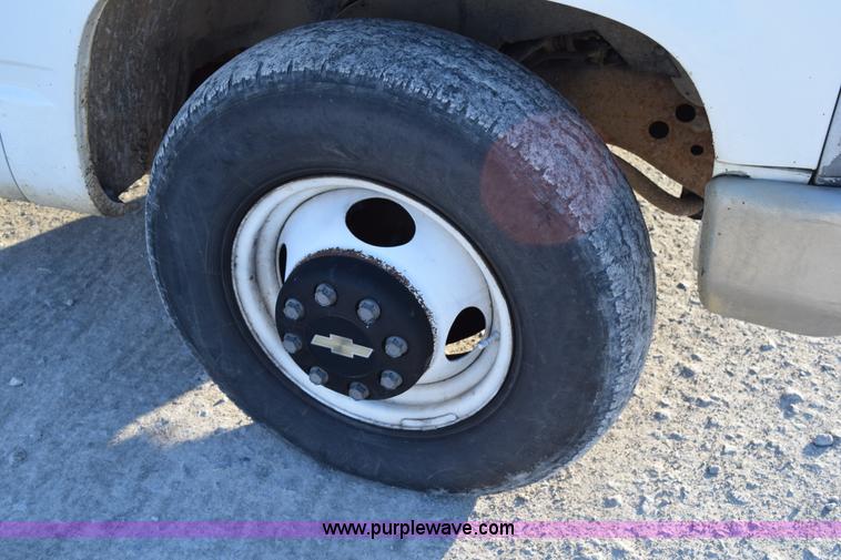 image for item BA9905 1995 Chevrolet 3500 flatbed truck