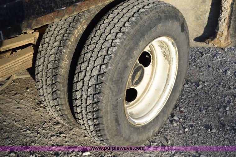 image for item BA9905 1995 Chevrolet 3500 flatbed truck