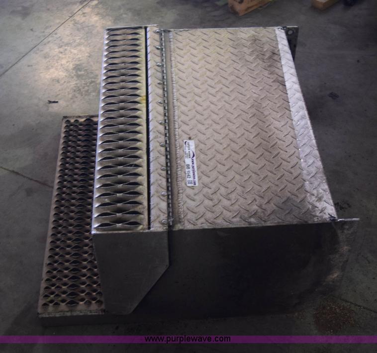 image for item BB9542 Aluminum storage box with steps