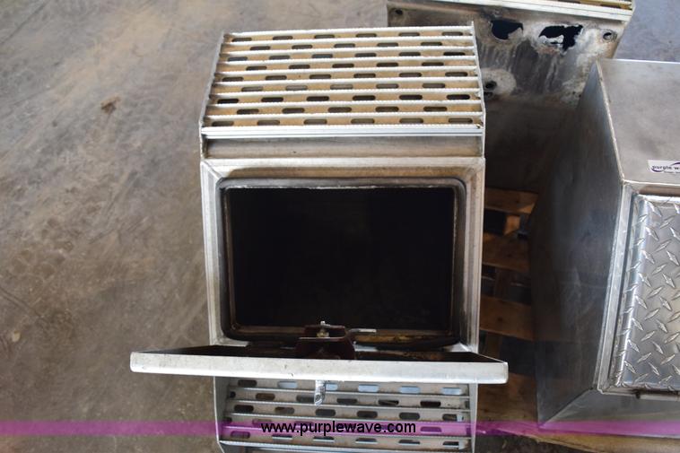 image for item BB9549 (3) aluminum saddle boxes with steps