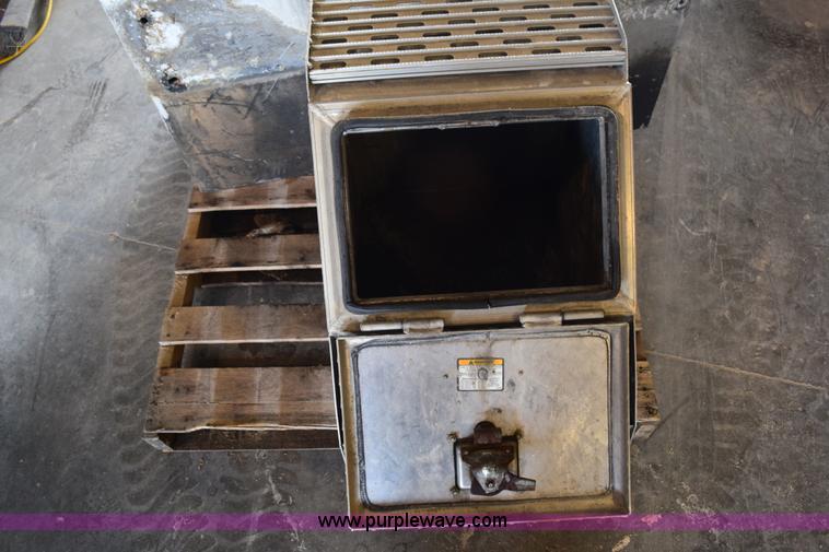 image for item BB9549 (3) aluminum saddle boxes with steps