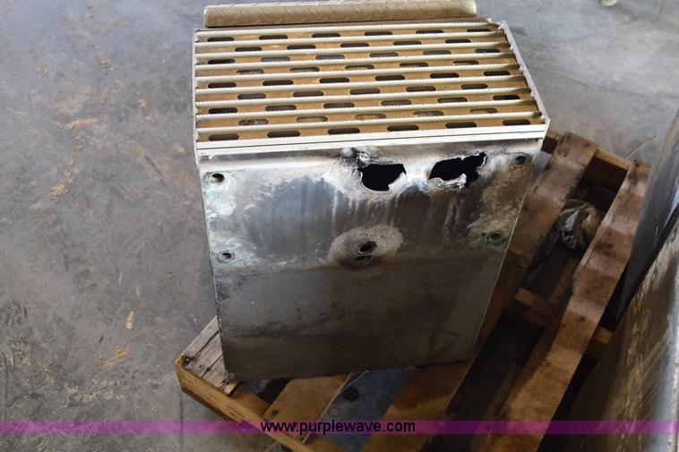 image for item BB9549 (3) aluminum saddle boxes with steps