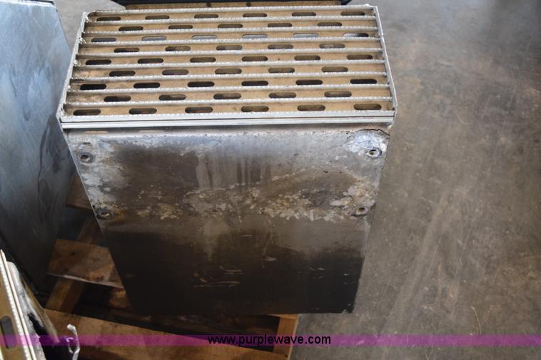 image for item BB9549 (3) aluminum saddle boxes with steps