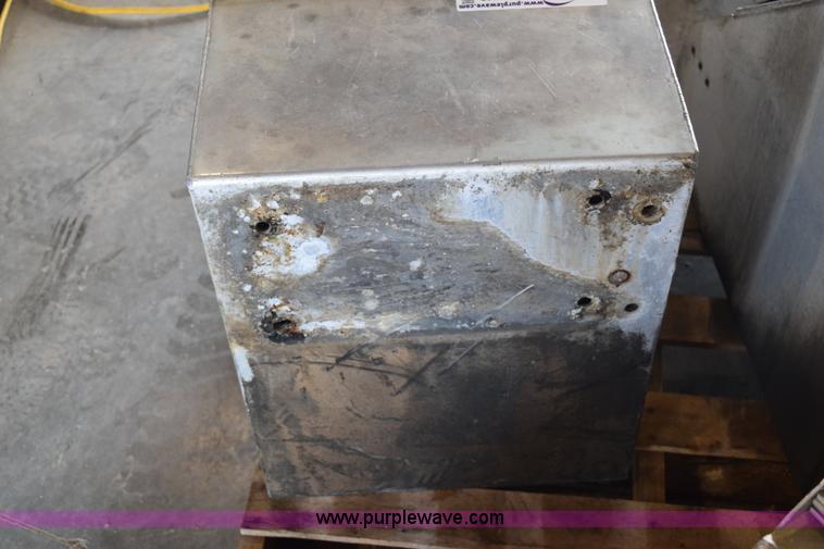 image for item BB9549 (3) aluminum saddle boxes with steps