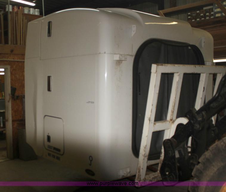 image for item BC9248 Unibilt Ultra cab semi sleeper