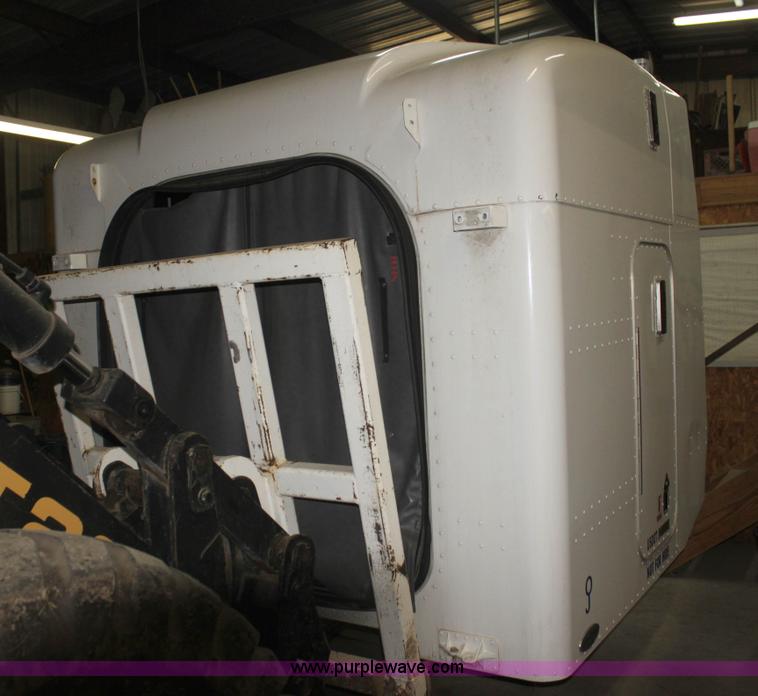 image for item BC9248 Unibilt Ultra cab semi sleeper