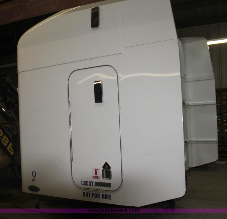 image for item BC9248 Unibilt Ultra cab semi sleeper