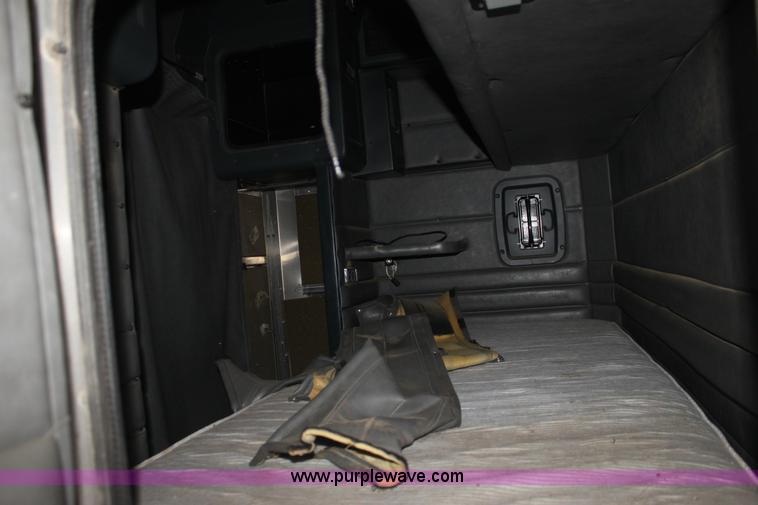 image for item BC9248 Unibilt Ultra cab semi sleeper