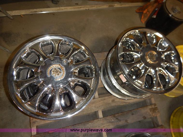 image for item BM9950 (4) Cadillac 16" aluminum alloy wheels