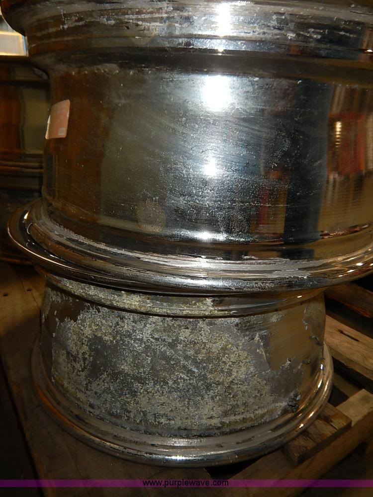 image for item BM9950 (4) Cadillac 16" aluminum alloy wheels