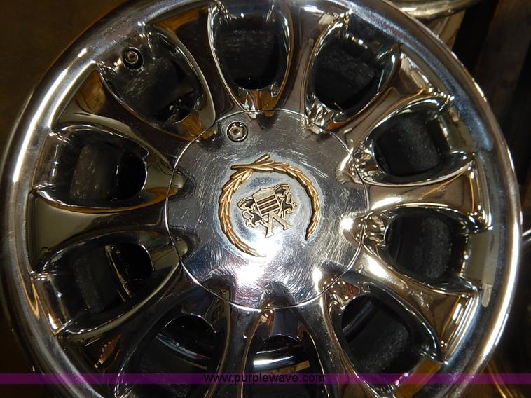 image for item BM9950 (4) Cadillac 16" aluminum alloy wheels