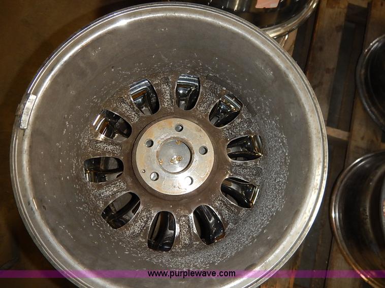 image for item BM9950 (4) Cadillac 16" aluminum alloy wheels