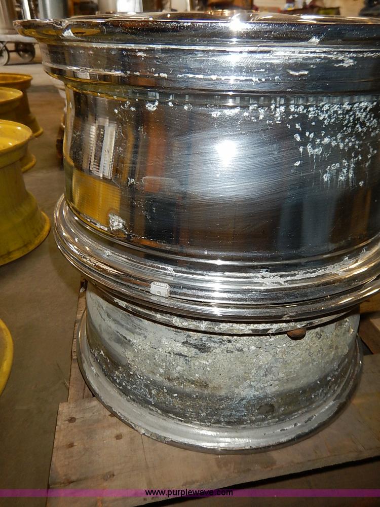 image for item BM9950 (4) Cadillac 16" aluminum alloy wheels