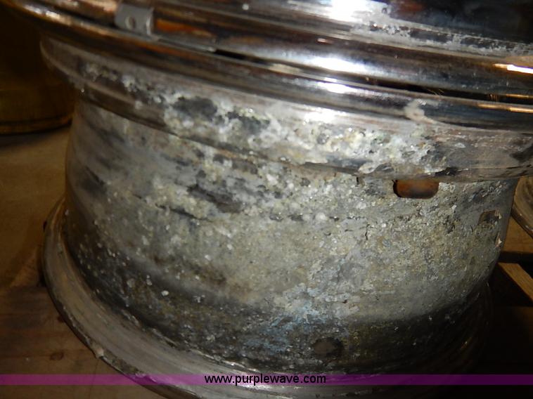 image for item BM9950 (4) Cadillac 16" aluminum alloy wheels