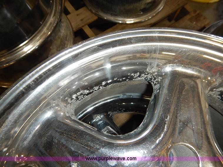 image for item BM9951 (4) BMW 15" aluminum alloy wheels