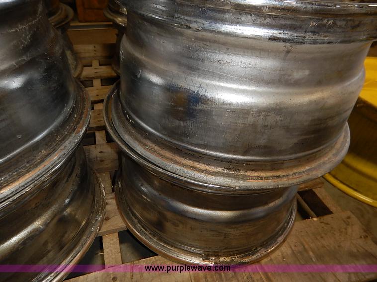 image for item BM9951 (4) BMW 15" aluminum alloy wheels