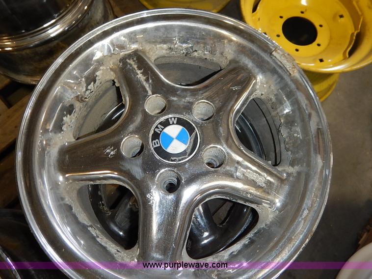 image for item BM9951 (4) BMW 15" aluminum alloy wheels