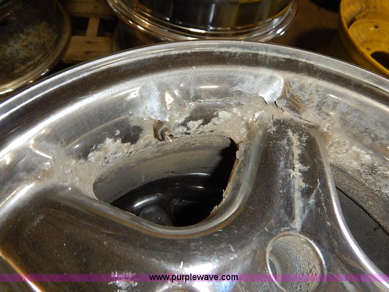 image for item BM9951 (4) BMW 15" aluminum alloy wheels