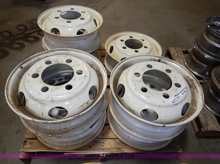 image for item BM9952 (7) 19.5x6.00 wheels