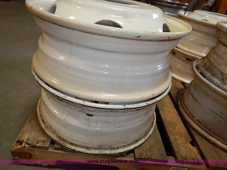 image for item BM9952 (7) 19.5x6.00 wheels