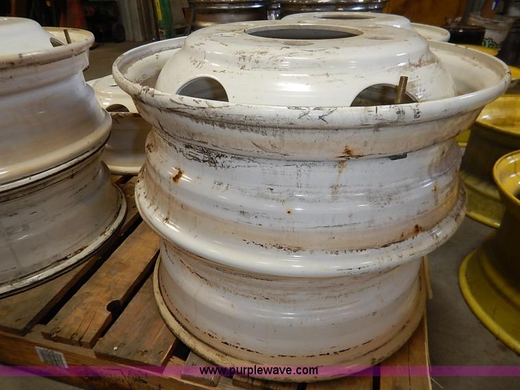 image for item BM9952 (7) 19.5x6.00 wheels