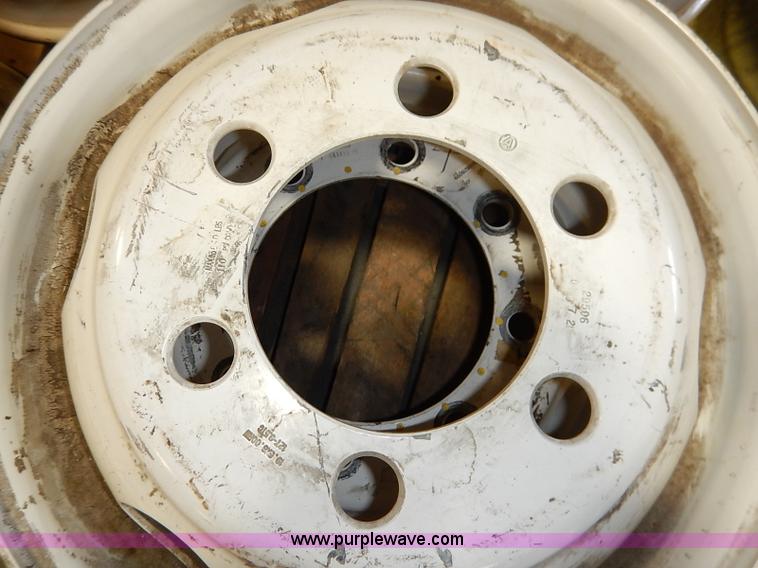 image for item BM9952 (7) 19.5x6.00 wheels