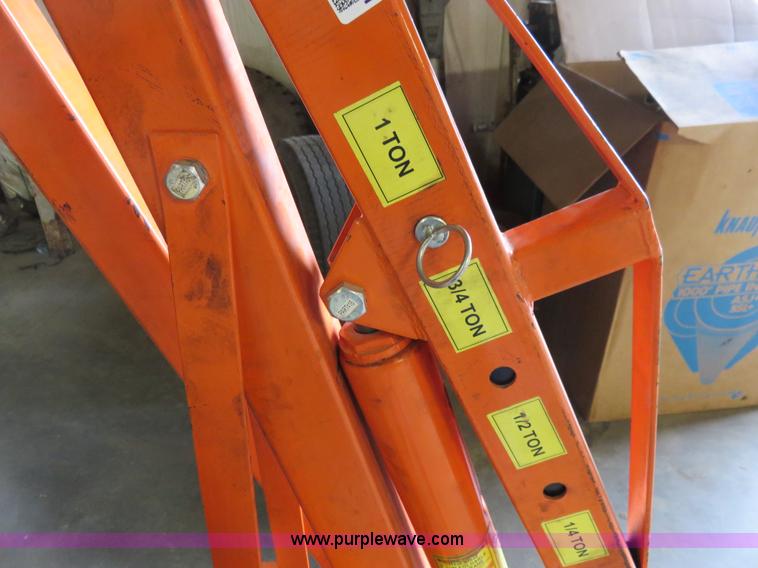image for item BM9962 One ton shop crane
