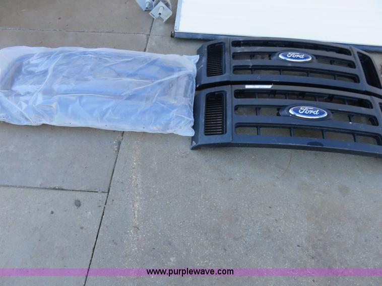 image for item BM9999 (3) 2008 Ford F250 pickup truck grills
