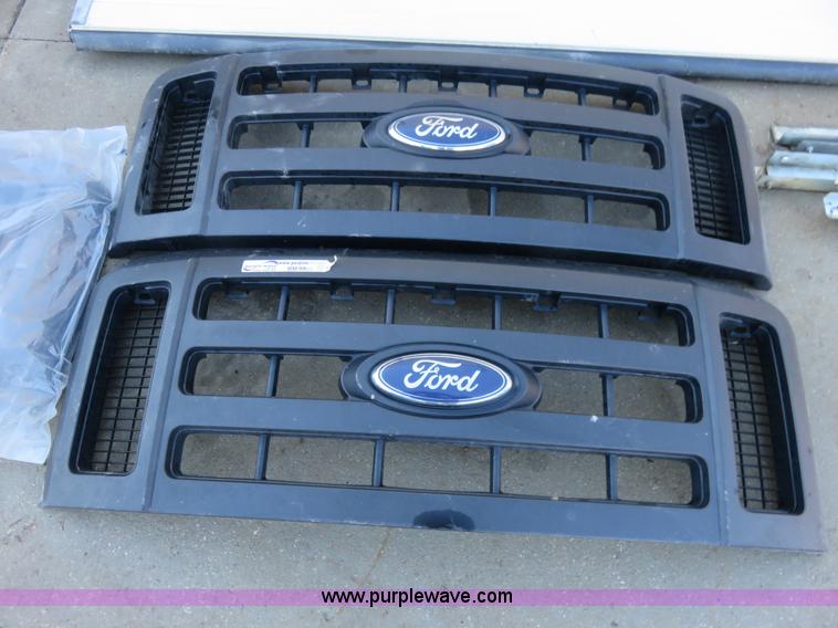 image for item BM9999 (3) 2008 Ford F250 pickup truck grills