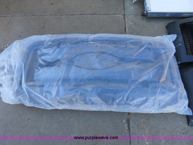 image for item BM9999 (3) 2008 Ford F250 pickup truck grills