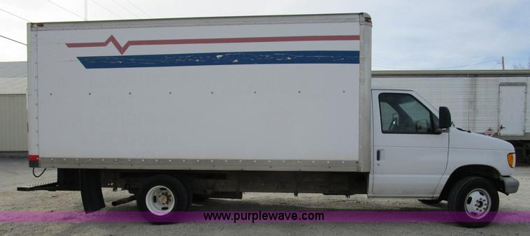 image for item D2271 2000 Ford Econoline E350 box van