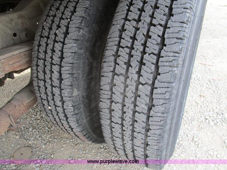 image for item D2271 2000 Ford Econoline E350 box van