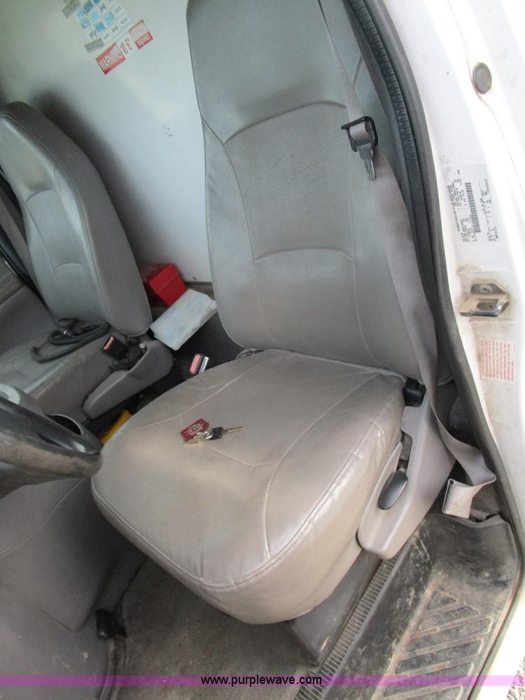 image for item D2271 2000 Ford Econoline E350 box van