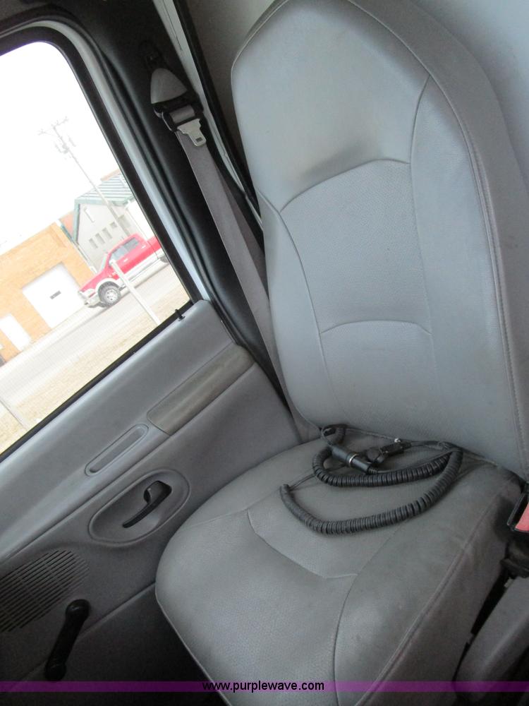 image for item D2271 2000 Ford Econoline E350 box van