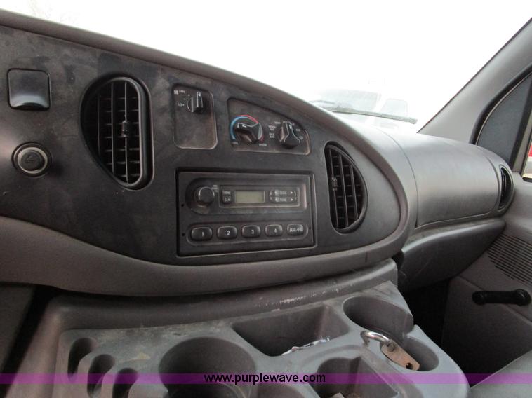 image for item D2271 2000 Ford Econoline E350 box van