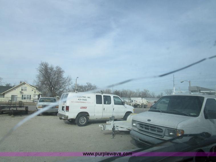 image for item D2271 2000 Ford Econoline E350 box van