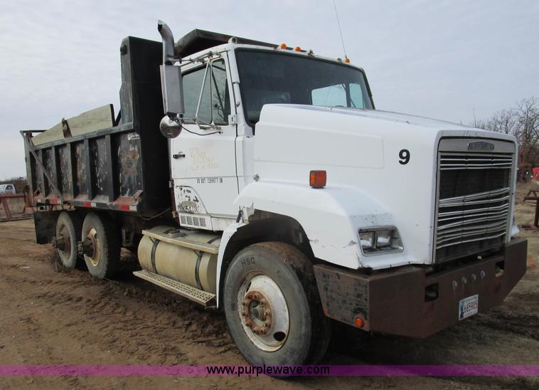 image for item D2274 1987 Freightliner FLC11264T dump truck