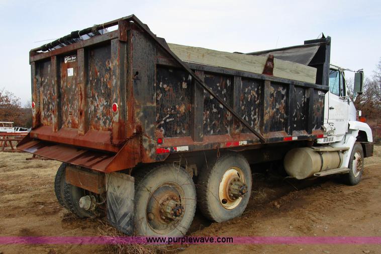 image for item D2274 1987 Freightliner FLC11264T dump truck