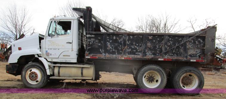 image for item D2274 1987 Freightliner FLC11264T dump truck