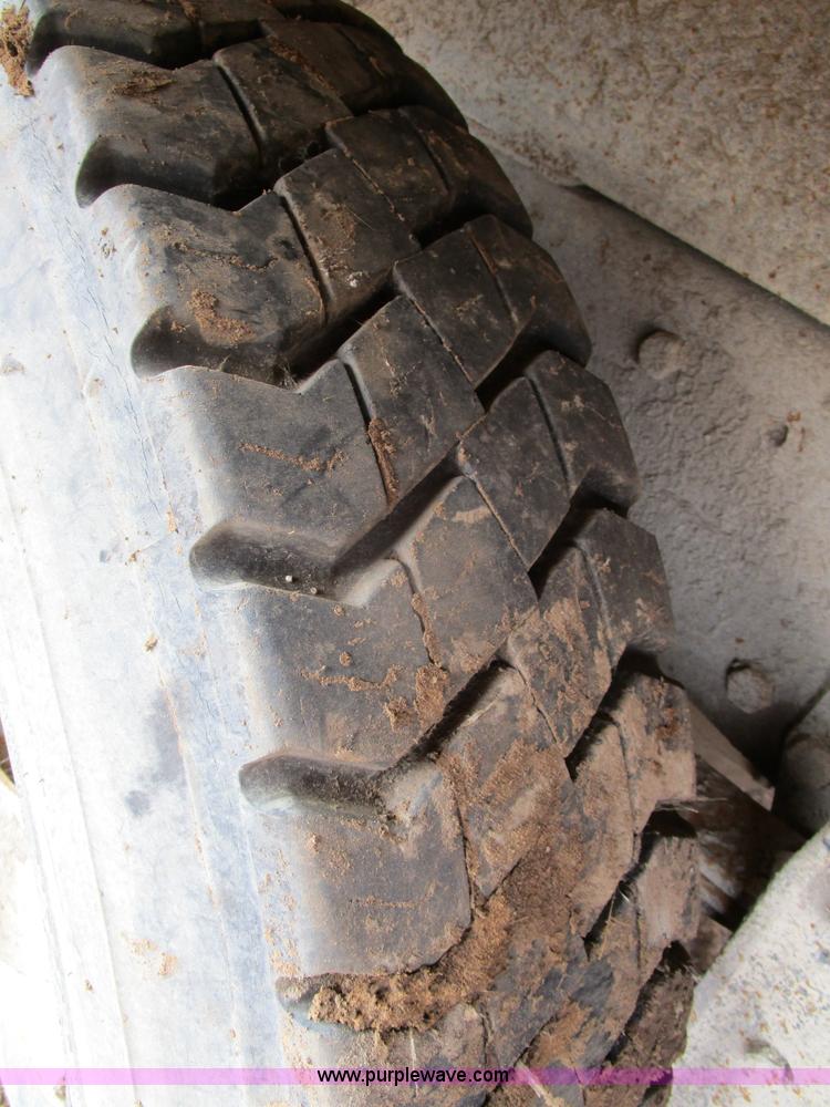 image for item D2274 1987 Freightliner FLC11264T dump truck