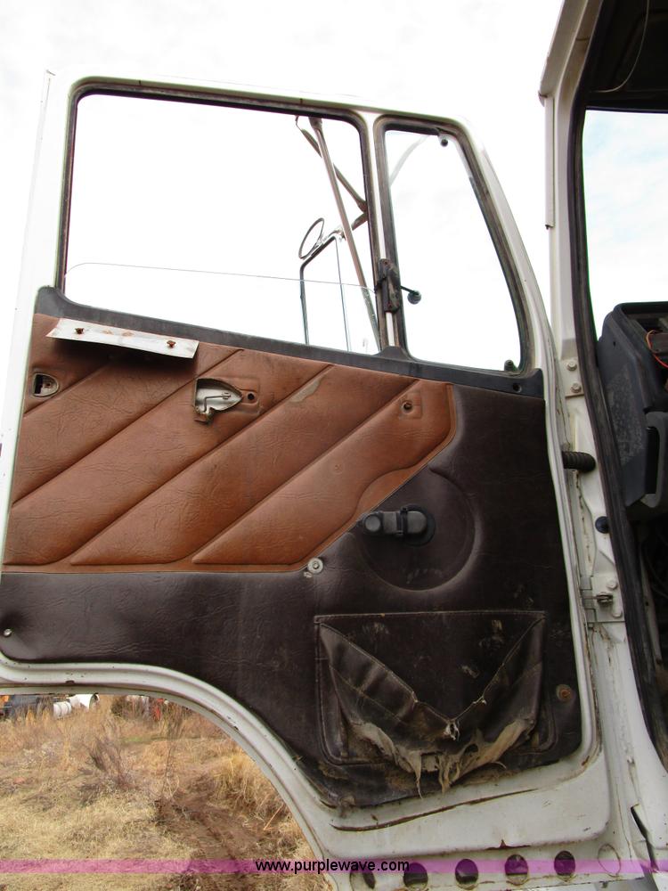 image for item D2274 1987 Freightliner FLC11264T dump truck