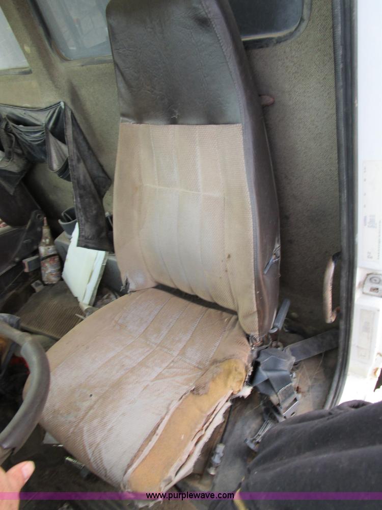 image for item D2274 1987 Freightliner FLC11264T dump truck