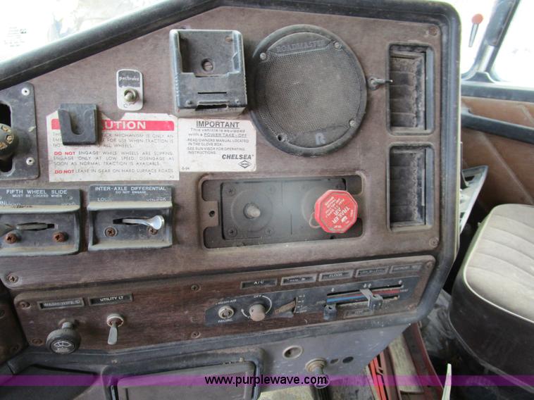 image for item D2274 1987 Freightliner FLC11264T dump truck